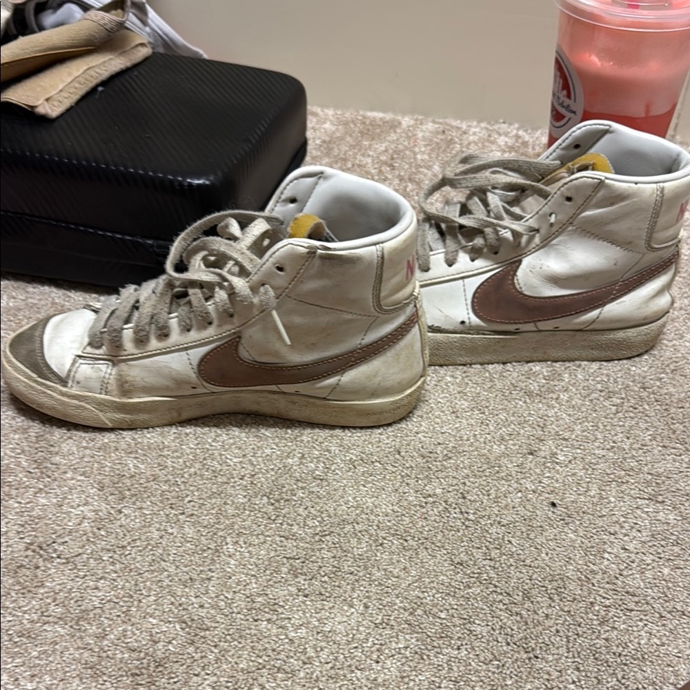 Nike High-Top Sneakers in Cream and light pink